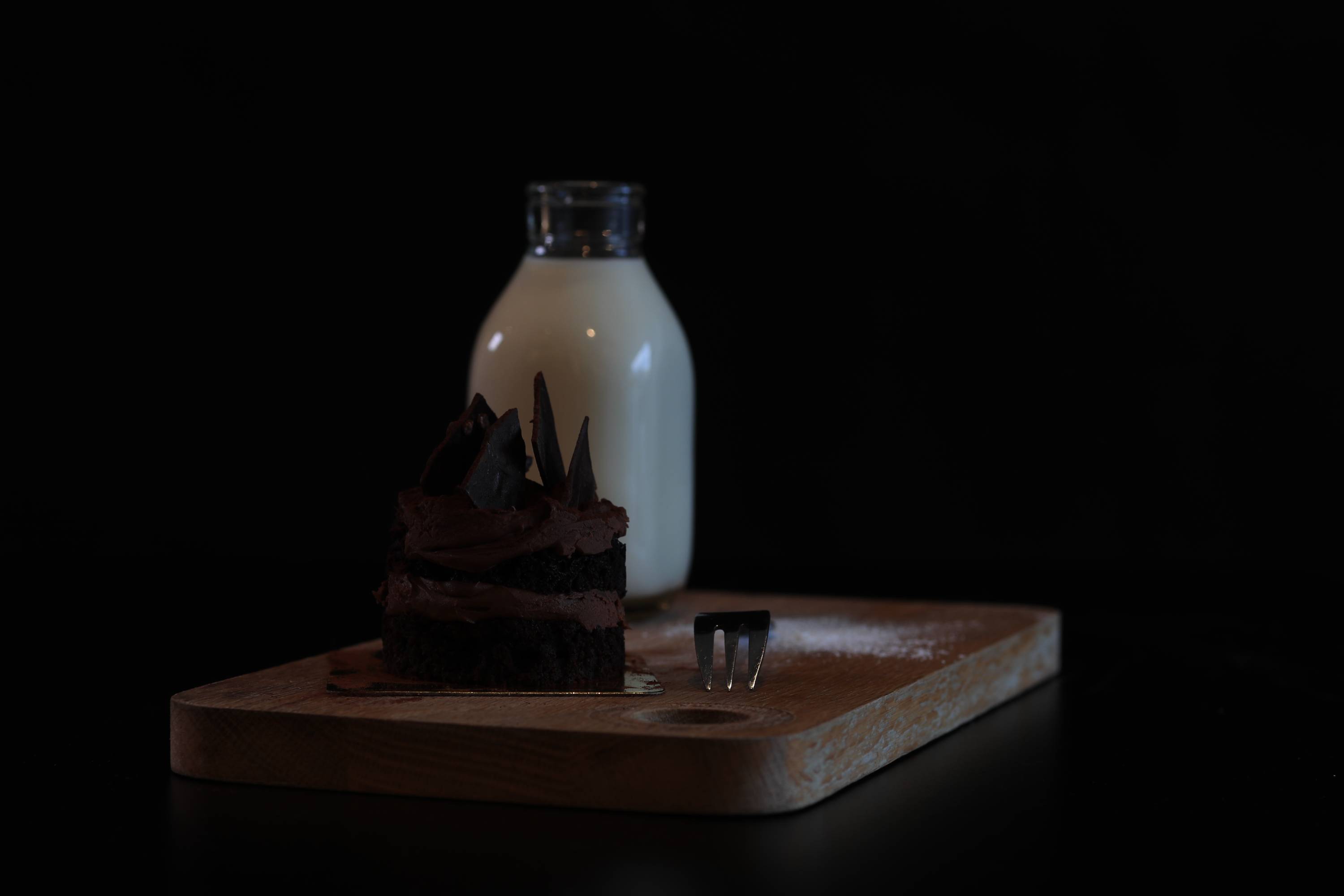 milk and chocolate cake - solving common lighting issues