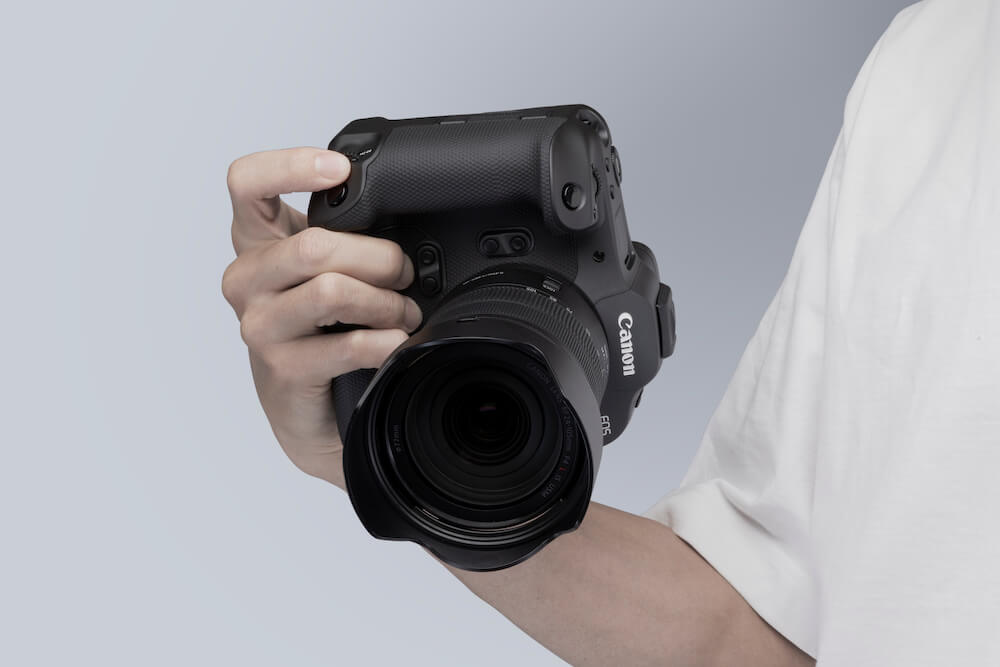 A man holding a Canon EOS R3