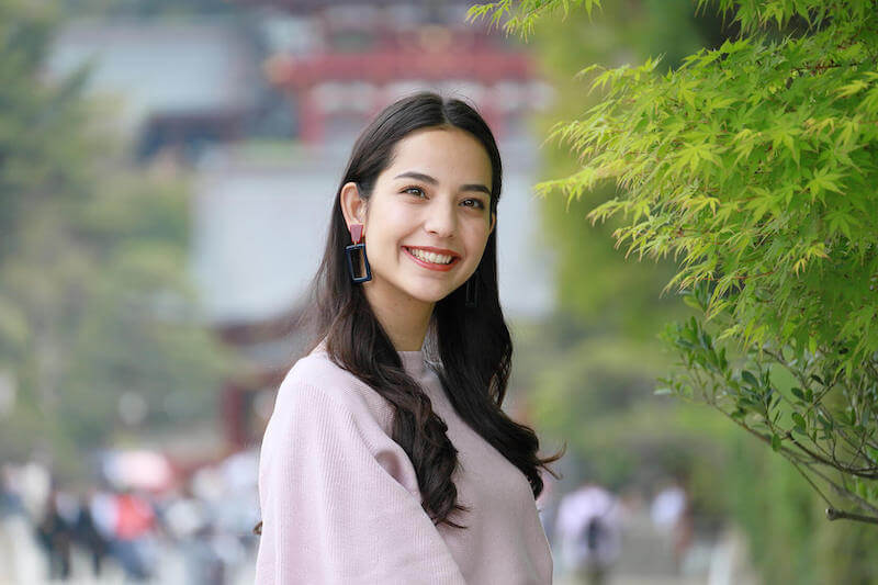 Smiling woman with black hair, taken using the Canon RF 24-240mm f/4-6.3 IS USM lens