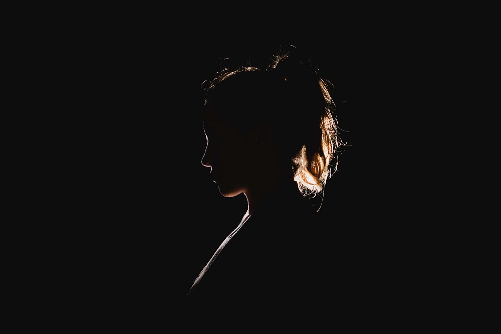 Portrait of a woman, example of back lit lighting setup