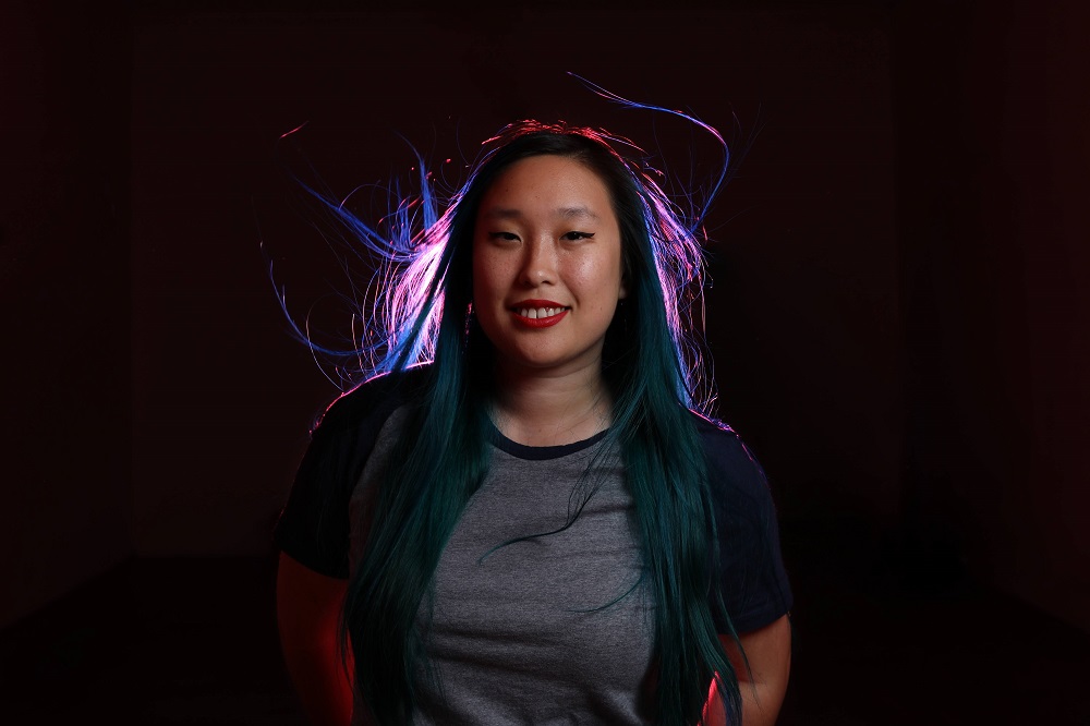 Portrait of a woman with a colorful hair, example of rim lighting setup