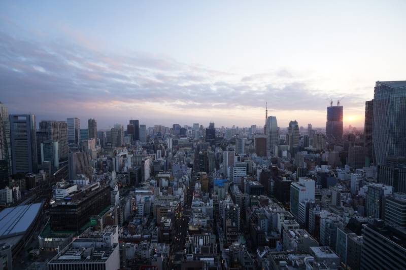 A city landscape view during sunset, taken using the Sony FE 16-35mm f/4.0 PZ G PowerZoom Lens