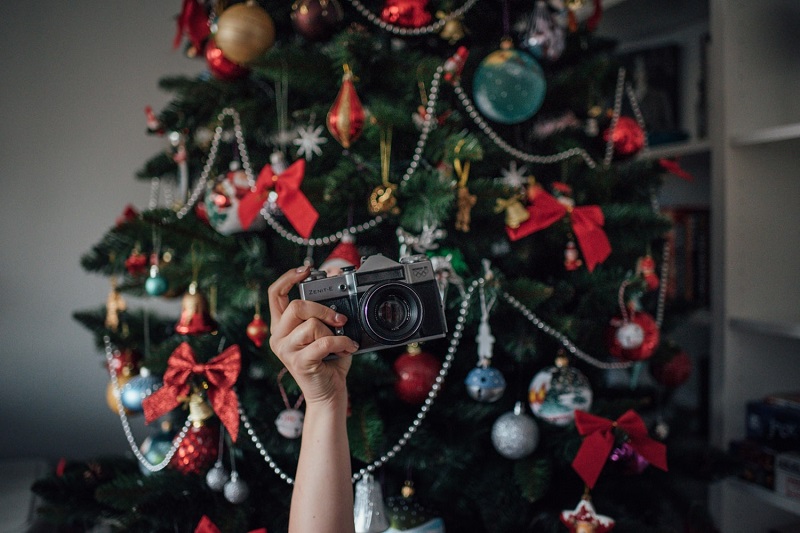 hanging ornaments on the christmas tree