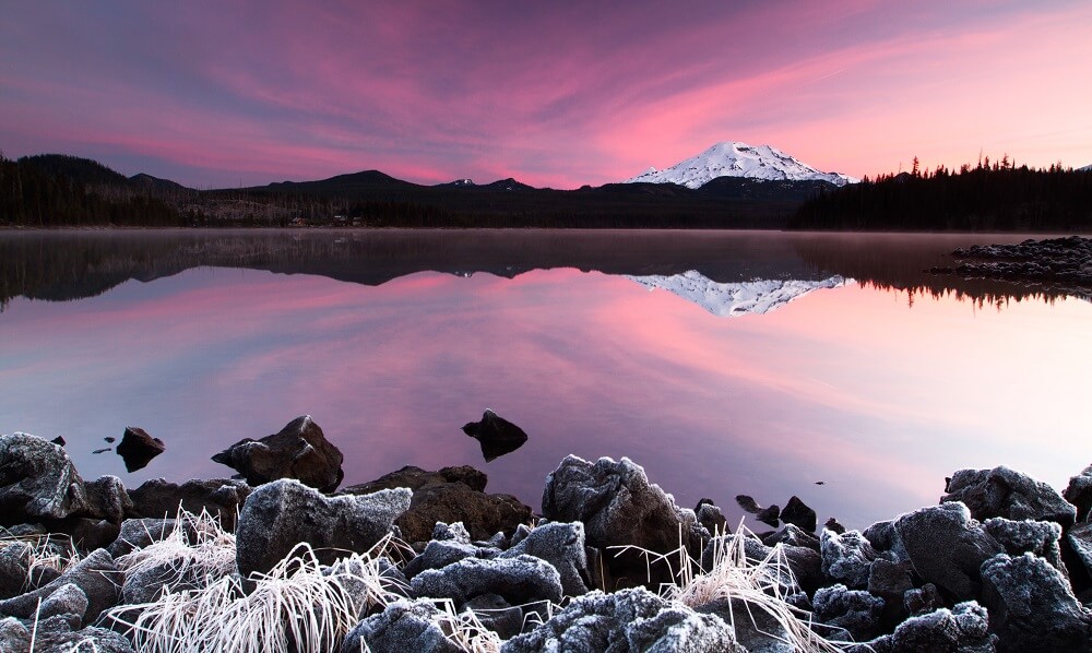 Lake during the winter with the mountain seen behind