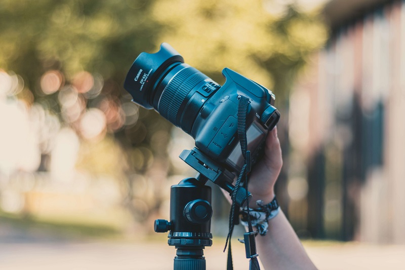 tripo head attached to a dslr