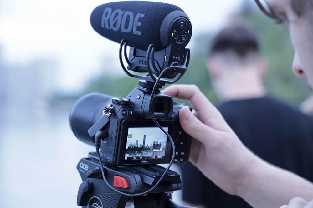 Rode microphone attached on a video camera